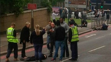 LONDRES: CON UN MACHETE,TERRORISTAS DECAPITARON A UN SOLDADO EN PLENA CALLE (ver video)